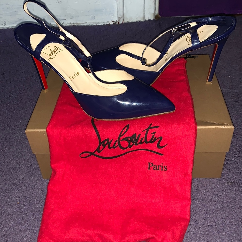 Women’s Christian Louboutin slingback heel!